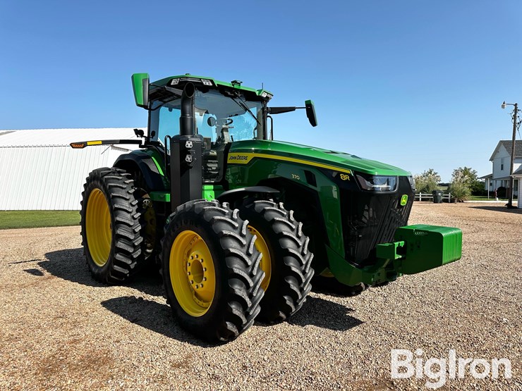 2023-john-deere-8r-370-image-3