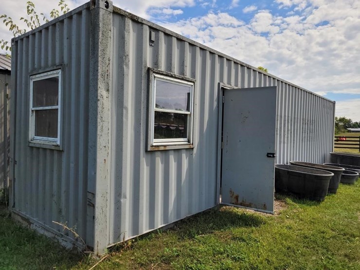 40'-shipping-container-(contents-not-included)-image-2