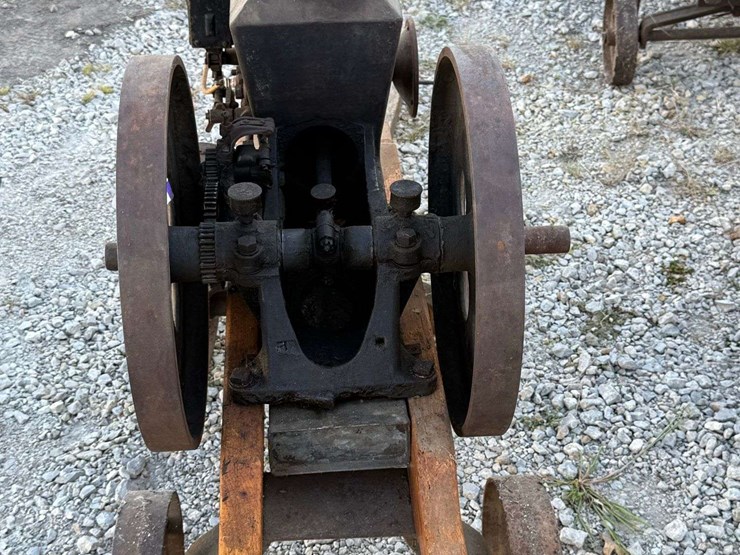 2-hp-stover-hit-and-miss-engine-image-8