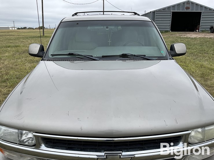 2001-chevrolet-suburban-1500-image-11