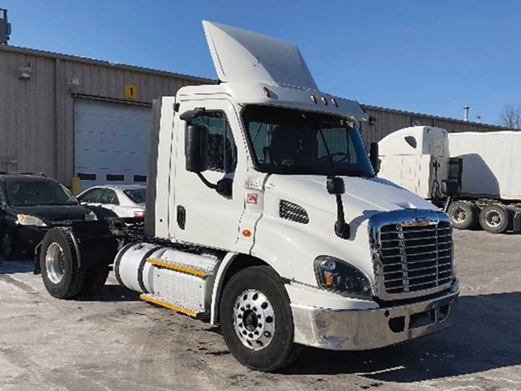 2017-freightliner-cascadia-113-image-1