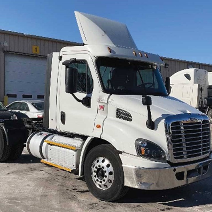 2017 FREIGHTLINER CASCADIA 113