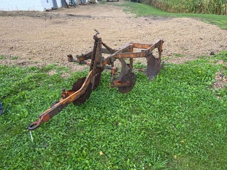allis-chalmers-3-bottom-snap-coupler-plow-image-2
