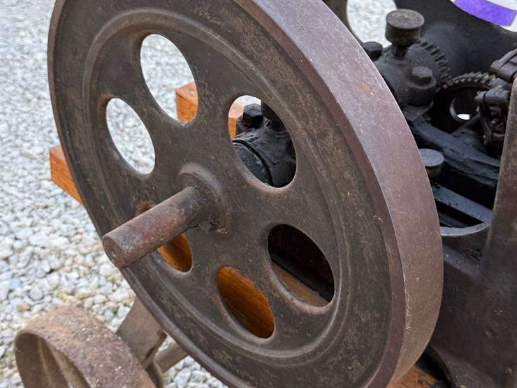 2-hp-stover-hit-and-miss-engine-image-24