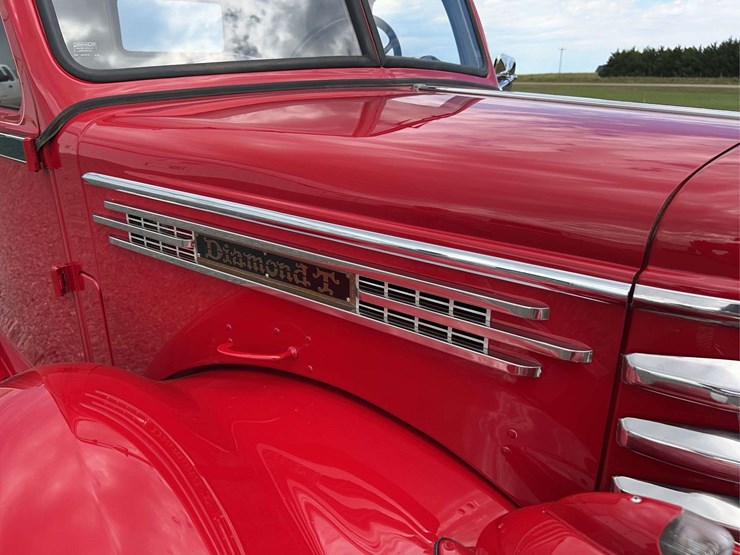 1948-diamond-t-201-one-ton-pickup-image-13