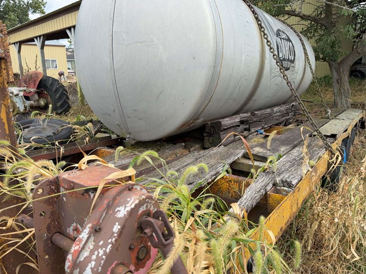 gooseneck-trailer-with-tank-image-15