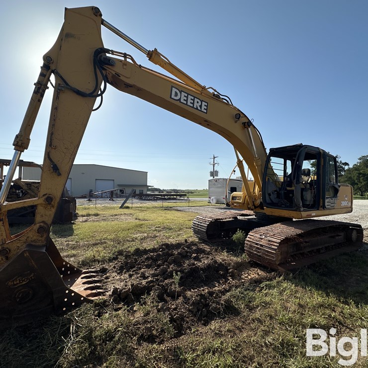 2002 DEERE 200C LC