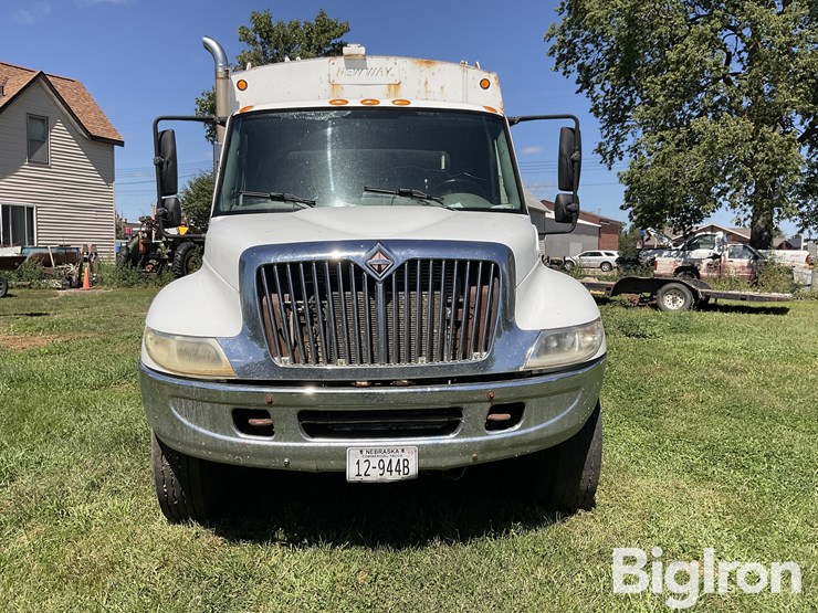2004-international-durastar-4400-image-2