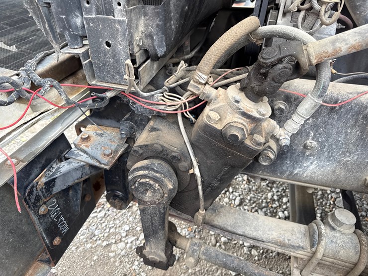 1996-mack-ch613-image-54