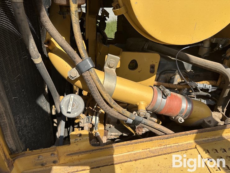 2006-caterpillar-d6r-image-16