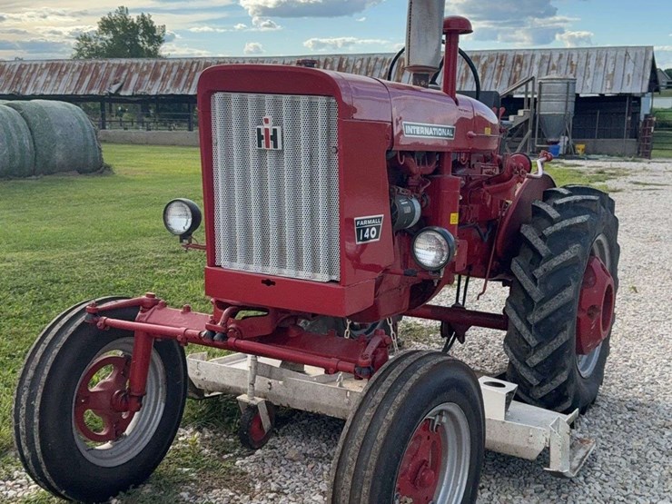 farmall-140-with-belly-mower-image-10