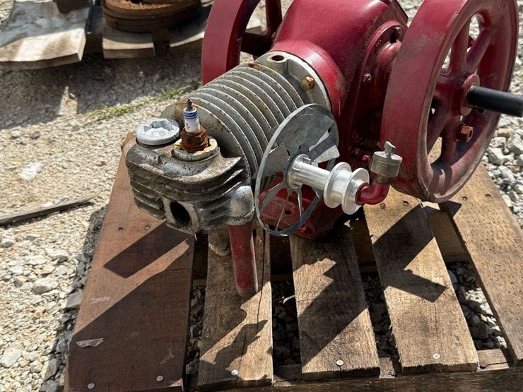 ideal-model-r-engine-image-10
