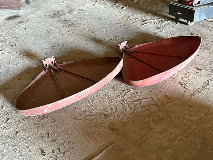 pair-of-international-harvester-teardrop-rear-fenders-image-7