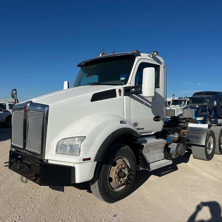 2017 KENWORTH T880