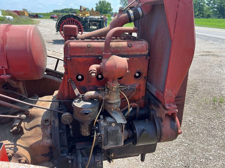 moline-universal-model-d-image-11
