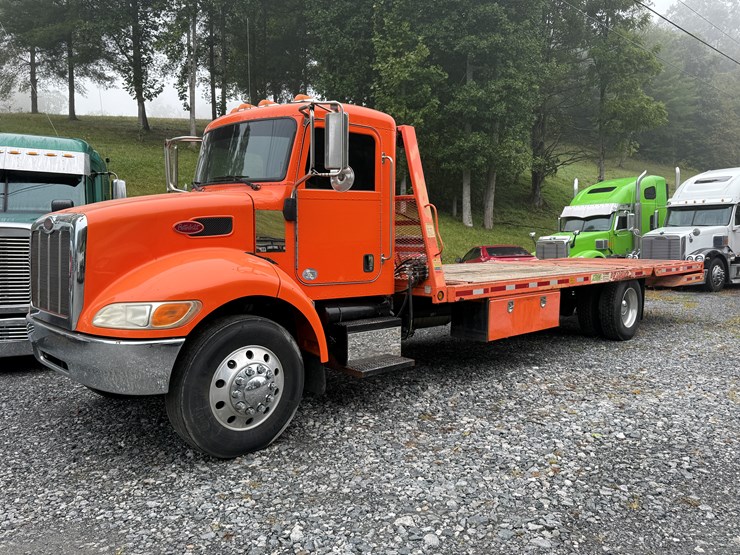 2016-peterbilt-337-image-1