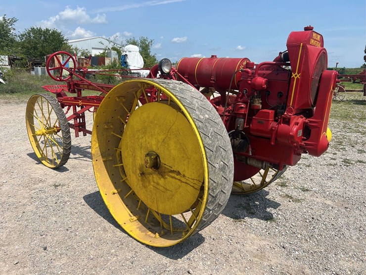 moline-universal-model-d-image-7