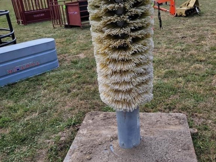 totem-pole-livestock-brush-image-2