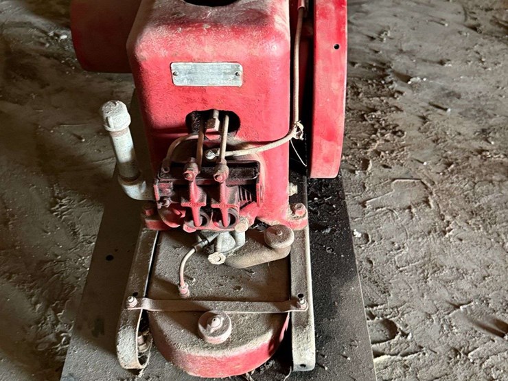 international-harvester-type-lb-1½–2½-hp-hit-and-miss-engine-image-2