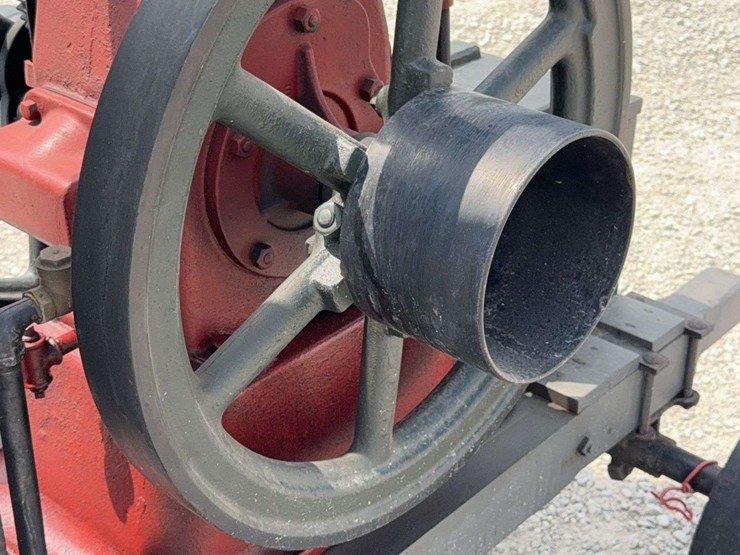 2-hp-international-harvester-“famous”-vertical-engine-with-cooling-tank-image-38