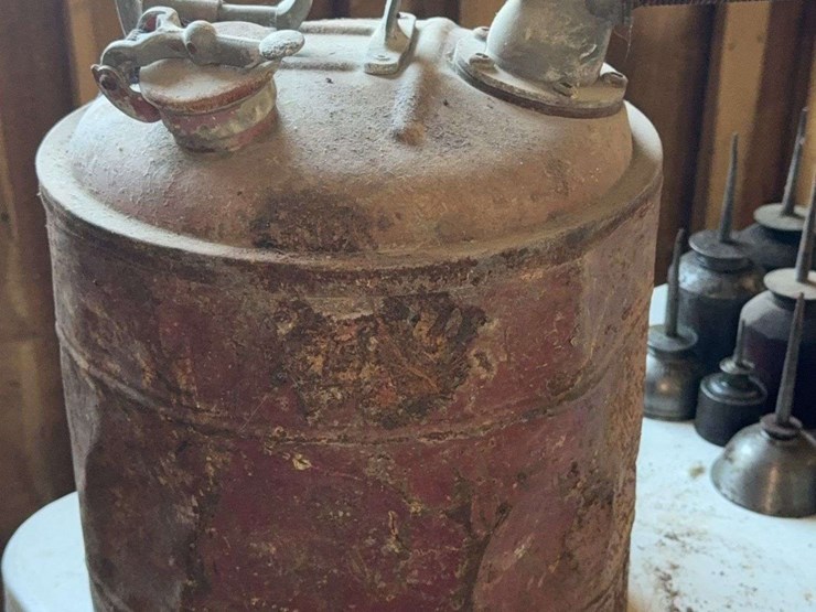 (3)-vintage-oil-cans-image-10