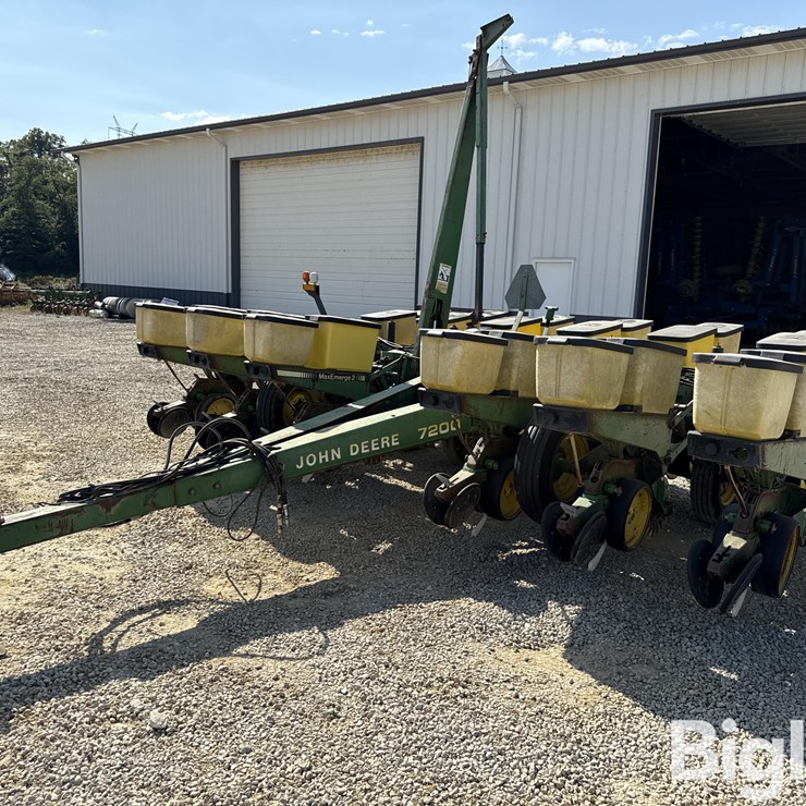 JOHN DEERE 7200