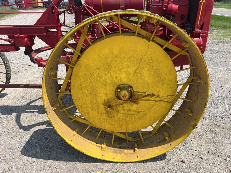 moline-universal-model-d-image-28