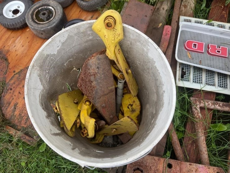pallet-of-tractor-parts-image-5