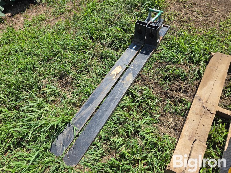 clamp-on-pallet-forks-image-1