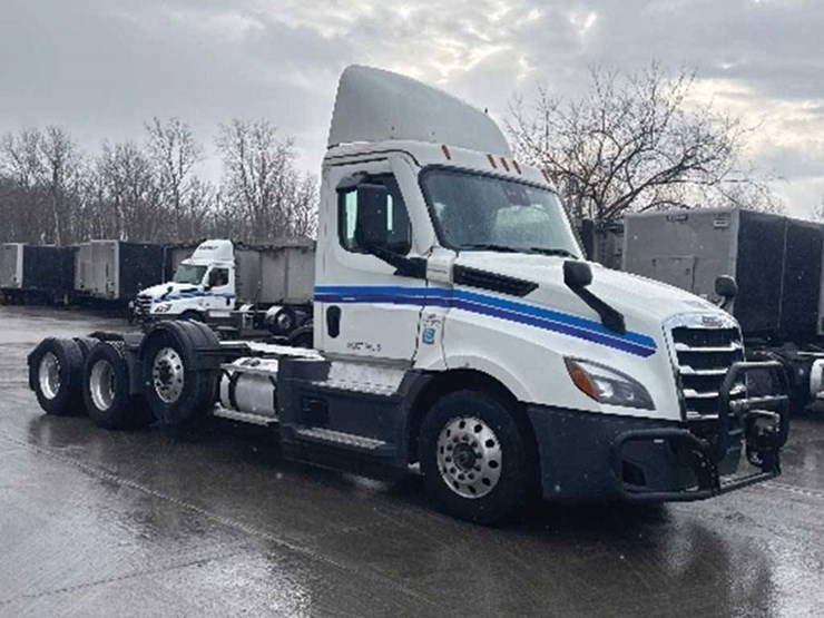 2022-freightliner-cascadia-126-image-1