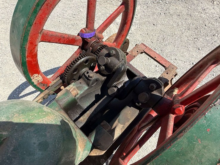 sta-rite-4-hp-hit-&-miss-engine-on-truck-image-42