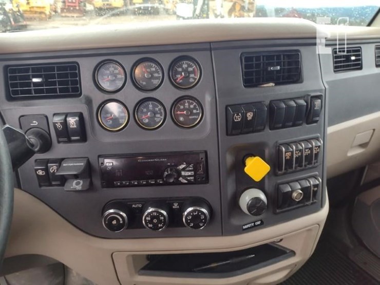 2020-peterbilt-567-image-11