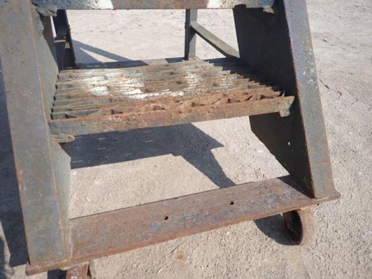 4-step-rolling-metal-stairs-image-6