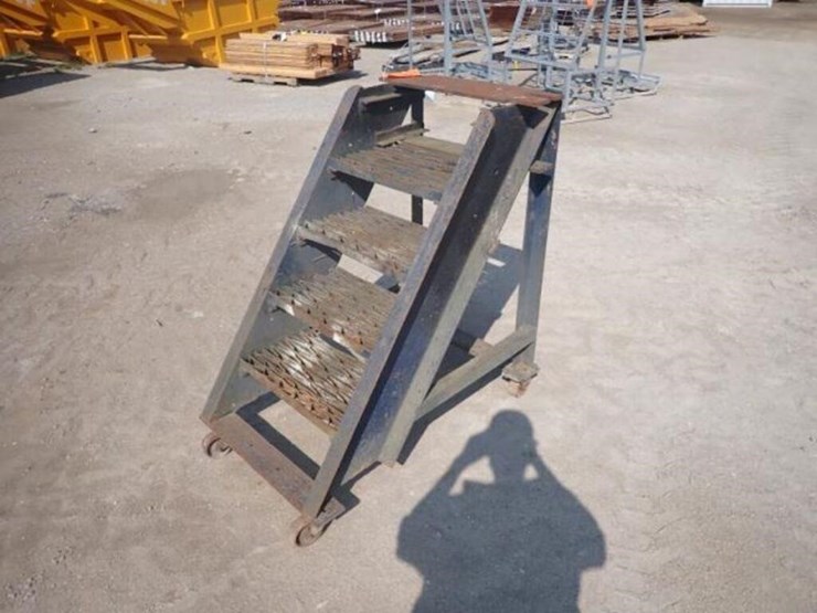4-step-rolling-metal-stairs-image-4