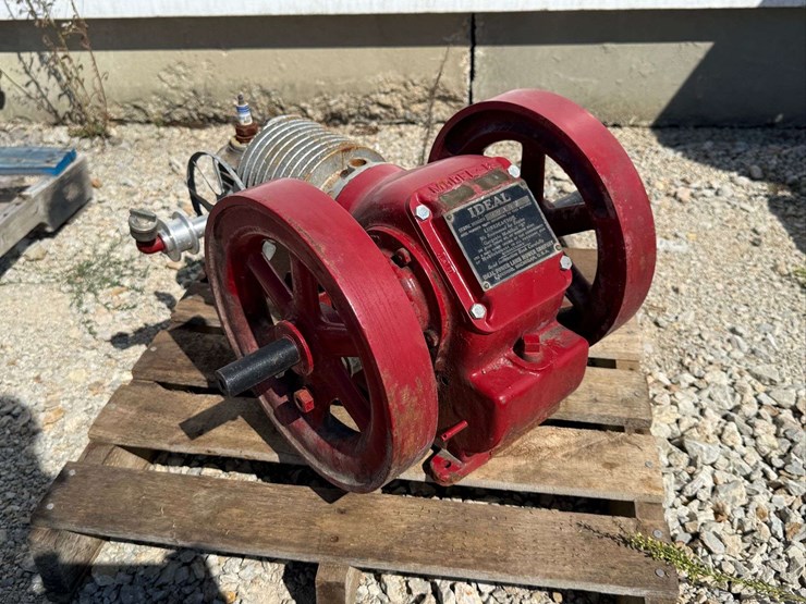 ideal-model-r-engine-image-12