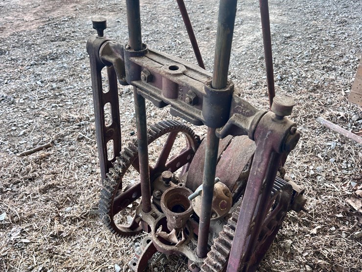 dempster-antique-belt-driven-well-pump-image-6