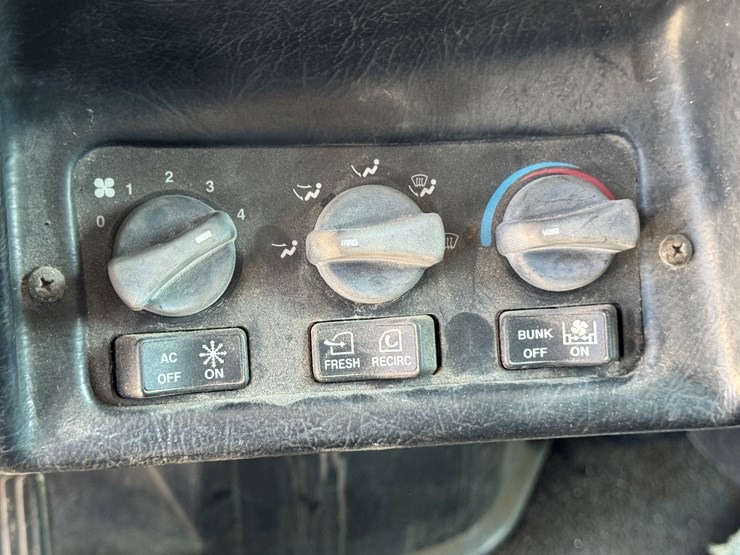 #1642-•-1995-peterbilt-dump-truck-image-33