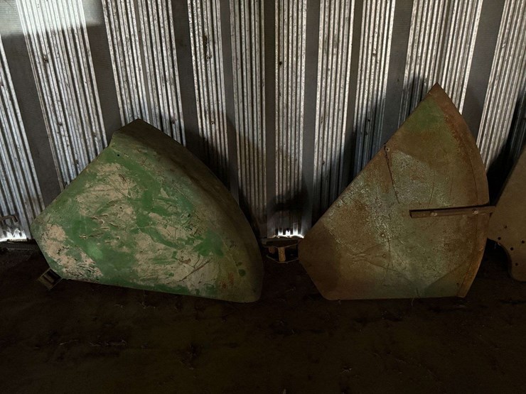pair-of-fenders-–-believed-to-be-oliver-image-1