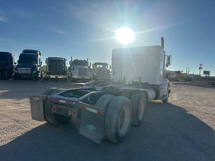 2012-peterbilt-365-image-4