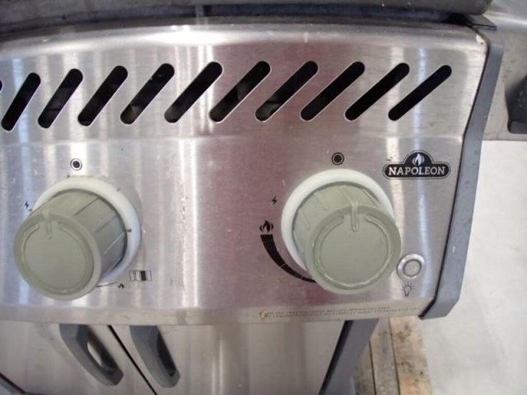 napoleon-rogue-se-4-burner-gas-bbq-image-7