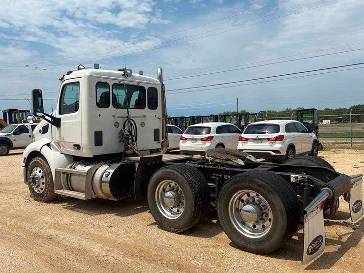 2016-peterbilt-579-image-8