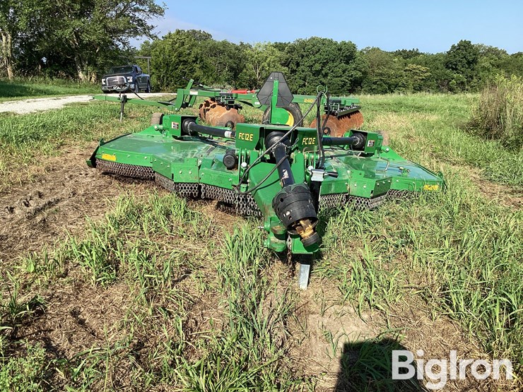 2022-john-deere-12-image-2