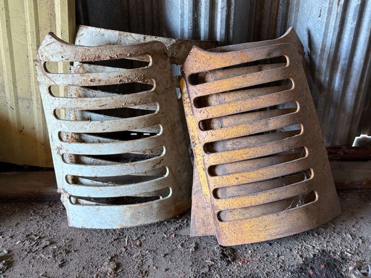 tractor-grille-side-panels-–-4-pieces-image-1