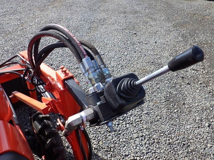 2005-kubota-b7510-image-24