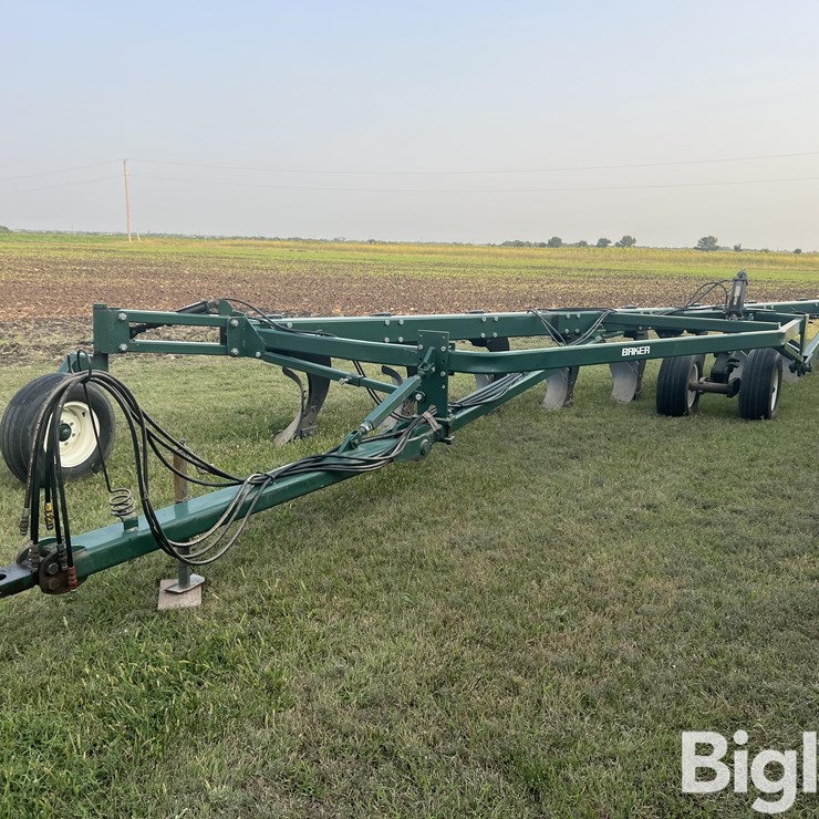 Baker 3200 9-16” 9-Bottom Plow