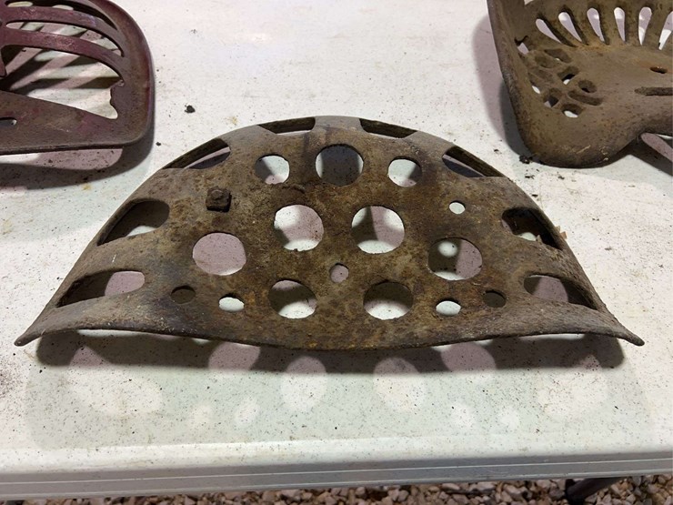 (3)-cast-iron-seats-image-10
