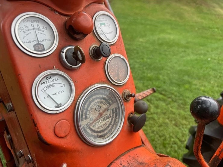 allis-chalmers-d14-tractor-image-14