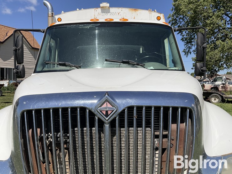 2004-international-durastar-4400-image-10