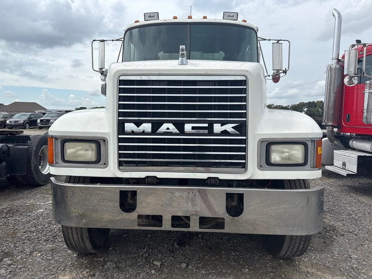 1996-mack-ch613-image-26