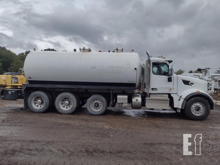 2020-peterbilt-567-image-3